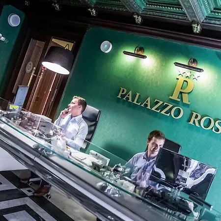酒店 Palazzo Rosso Old Town 3*