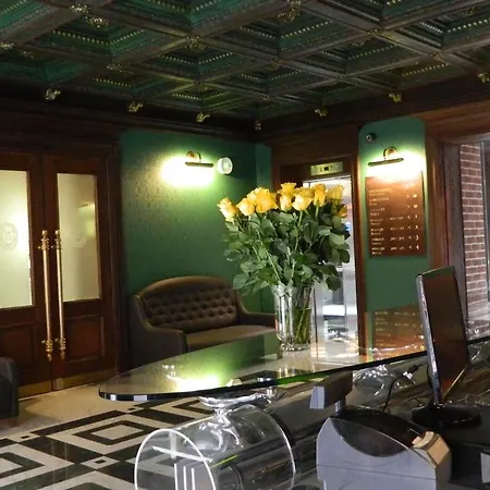 Palazzo Rosso Old Town מלון 3*