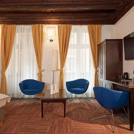 Palazzo Rosso Old Town