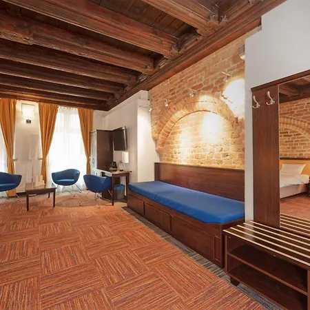 Palazzo Rosso Old Town فندق