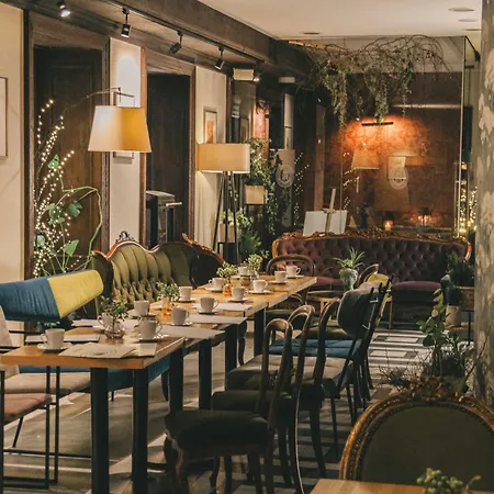 Palazzo Rosso Old Town 3* بوزنان