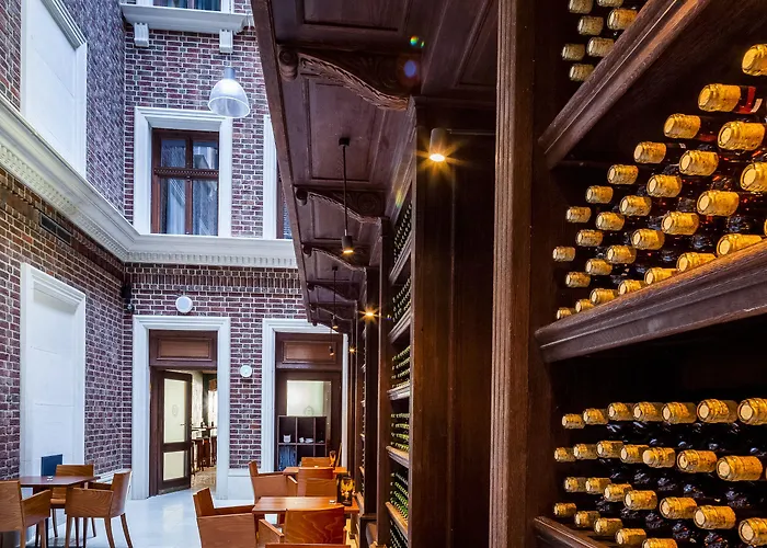 Отель Palazzo Rosso Old Town 3*